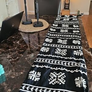 Pier 1‎ Imports Pier One Black White Embroidered Table Runner Fallcore 13 x 72''